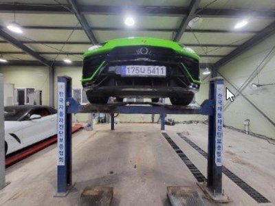 LAMBORGHINI URUS - 1