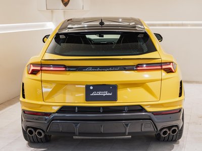 LAMBORGHINI URUS - 8
