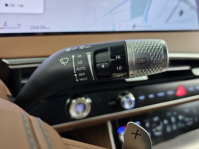 2024 Genesis GV70 thumbnail 27