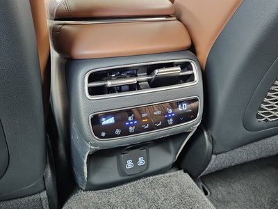 2024 Genesis GV70 thumbnail 25