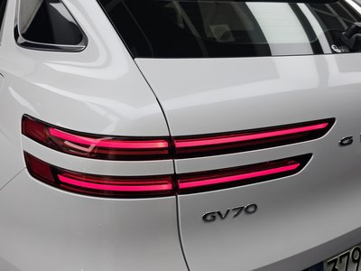 صورة 10 لـ 2024 Genesis GV70