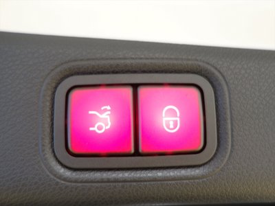 MERCEDES-BENZ E-CLASS - 6