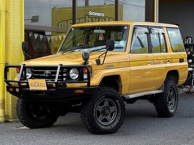 TOYOTA LAND CRUISER 70 - 1