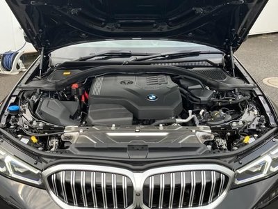 2025 BMW 3 SERIES photo 8