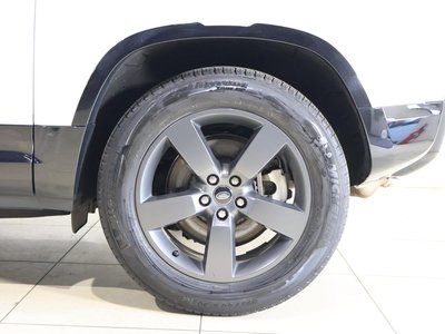 LAND ROVER DEFENDER - 9