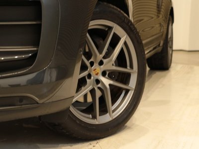 PORSCHE MACAN - 4