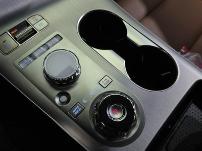 2024 Genesis GV70 thumbnail 12