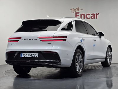 صورة 3 لـ 2024 Genesis GV70