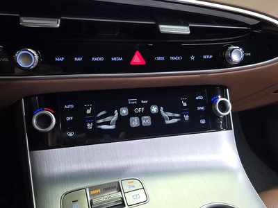 2024 Genesis GV70 thumbnail 29