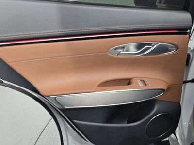2024 Genesis GV70 thumbnail 15