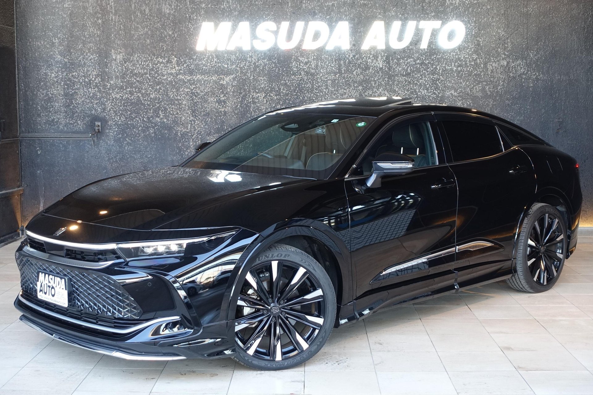 TOYOTA CROWN CROSSOVER - View 1