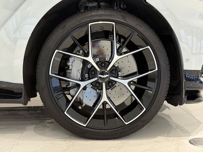 ASTON MARTIN DBX - 3