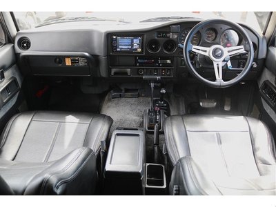 TOYOTA LAND CRUISER 60 - 2