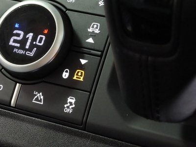 LAND ROVER DEFENDER - 4