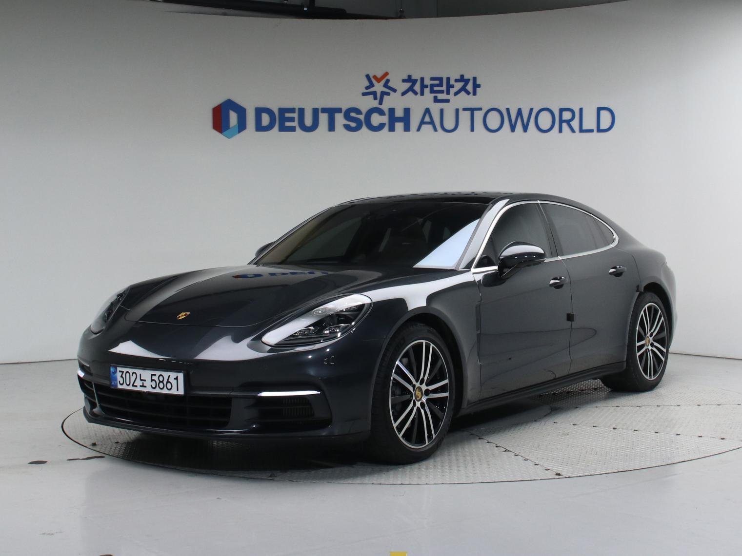 PORSCHE PANAMERA - View 1
