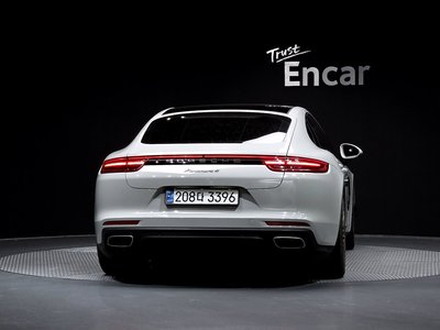 PORSCHE PANAMERA - 3