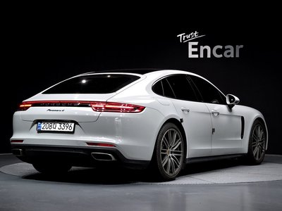 PORSCHE PANAMERA - 4