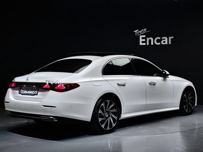 MERCEDES-BENZ E-CLASS - 4