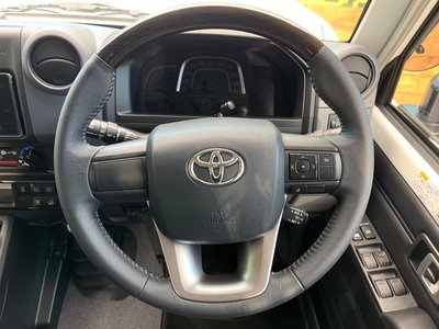2025 Toyota LAND CRUISER 70 — миниатюра 11