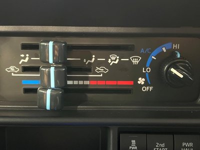 2025 Toyota LAND CRUISER 70 — миниатюра 61