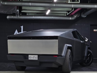 TESLA CYBERTRUCK - 6