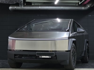 TESLA CYBERTRUCK - 1