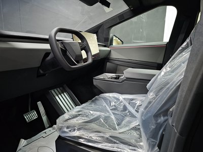 TESLA CYBERTRUCK - 10