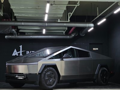 TESLA CYBERTRUCK - 2