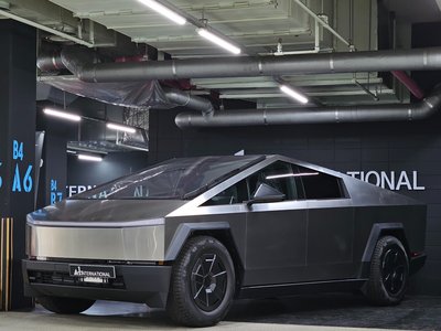 TESLA CYBERTRUCK - 4