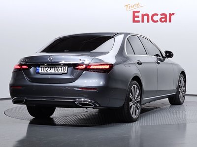 MERCEDES-BENZ E-CLASS - 4