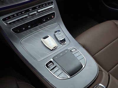 MERCEDES-BENZ E-CLASS - 9