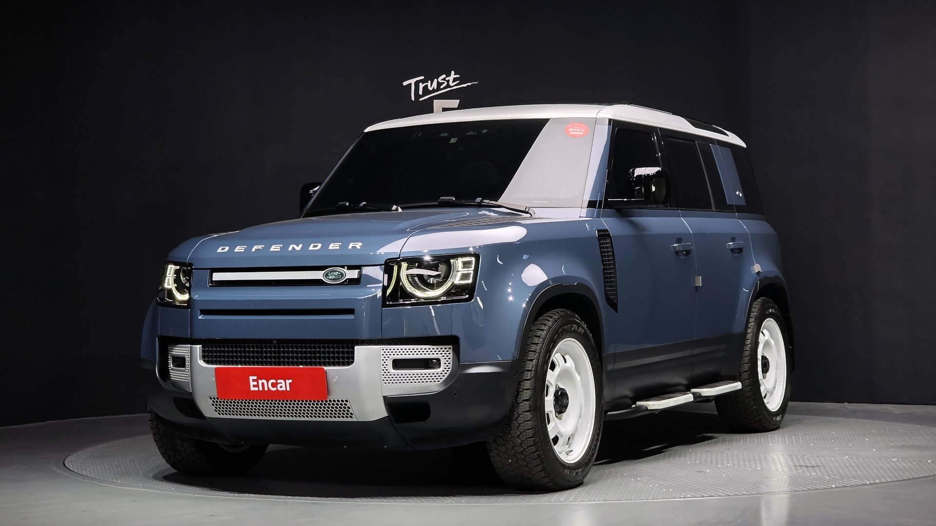 LAND ROVER DEFENDER - View 1