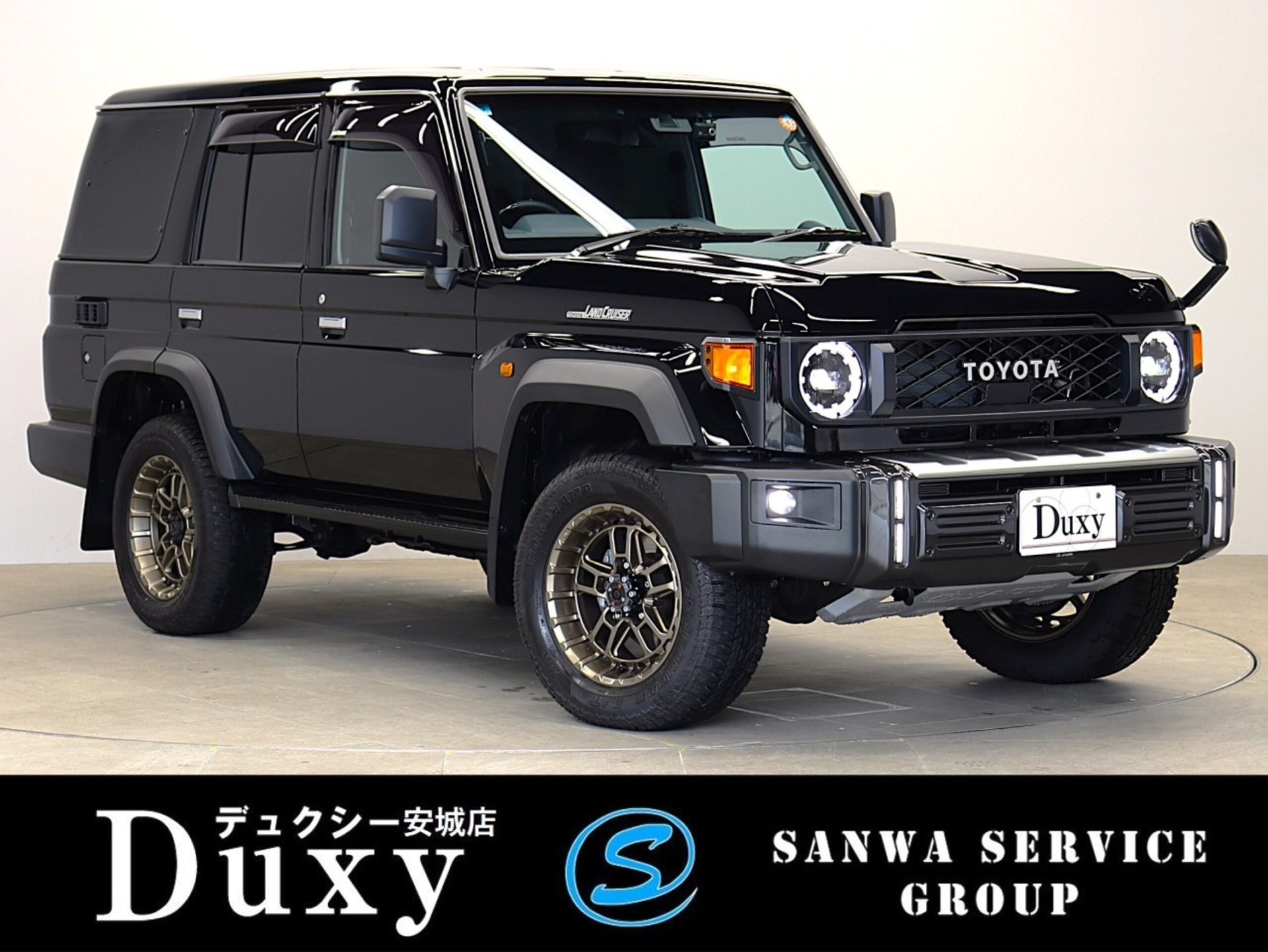 TOYOTA LAND CRUISER 70 - View 1