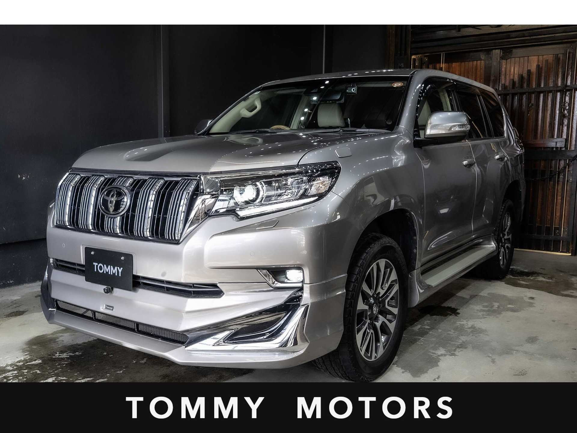 TOYOTA LAND CRUISER PRADO - View 1