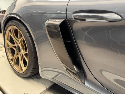 PORSCHE 718 SPYDER - 10