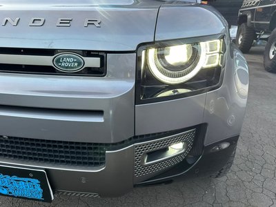 LAND ROVER DEFENDER - 9