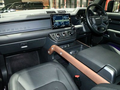 LAND ROVER DEFENDER - 3