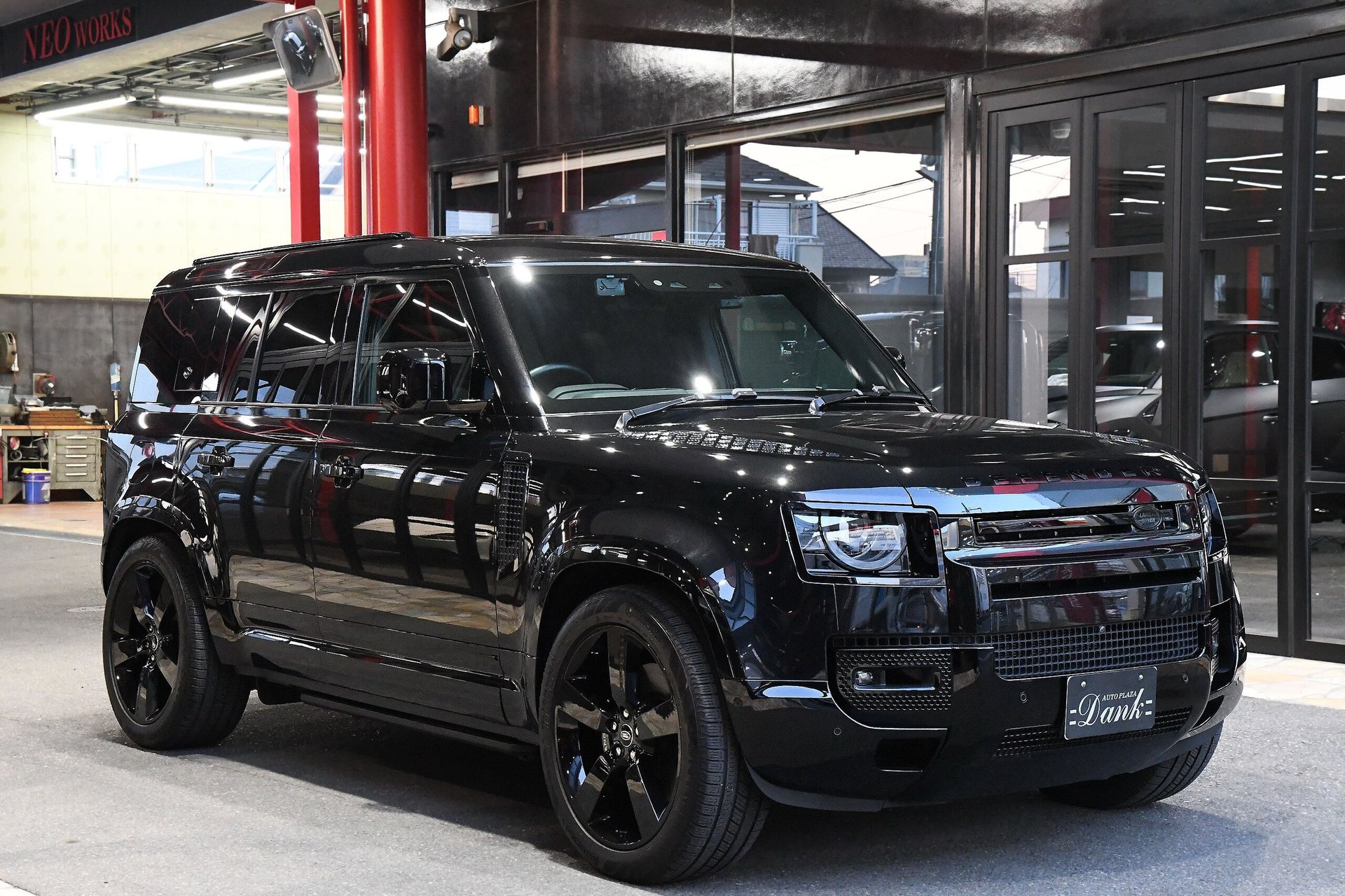 LAND ROVER DEFENDER - View 1