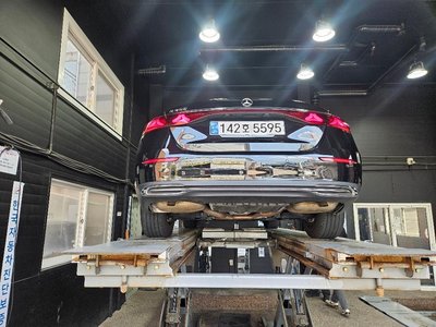 MERCEDES-BENZ E-CLASS - 2