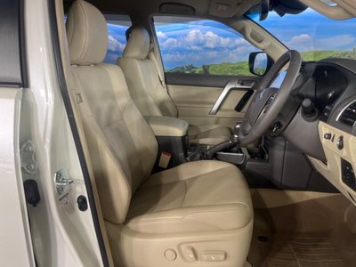TOYOTA LAND CRUISER PRADO - 8