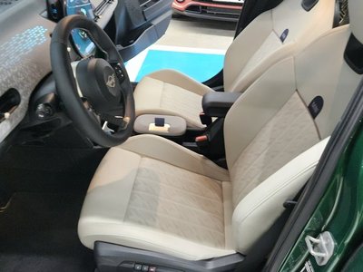 صورة 10 لـ 2025 MINI COOPER S