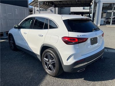 MERCEDES-BENZ GLA - 10