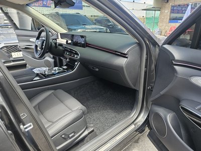 2026 Genesis GV70 thumbnail 16