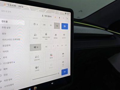 2025 Tesla MODEL Y thumbnail 23
