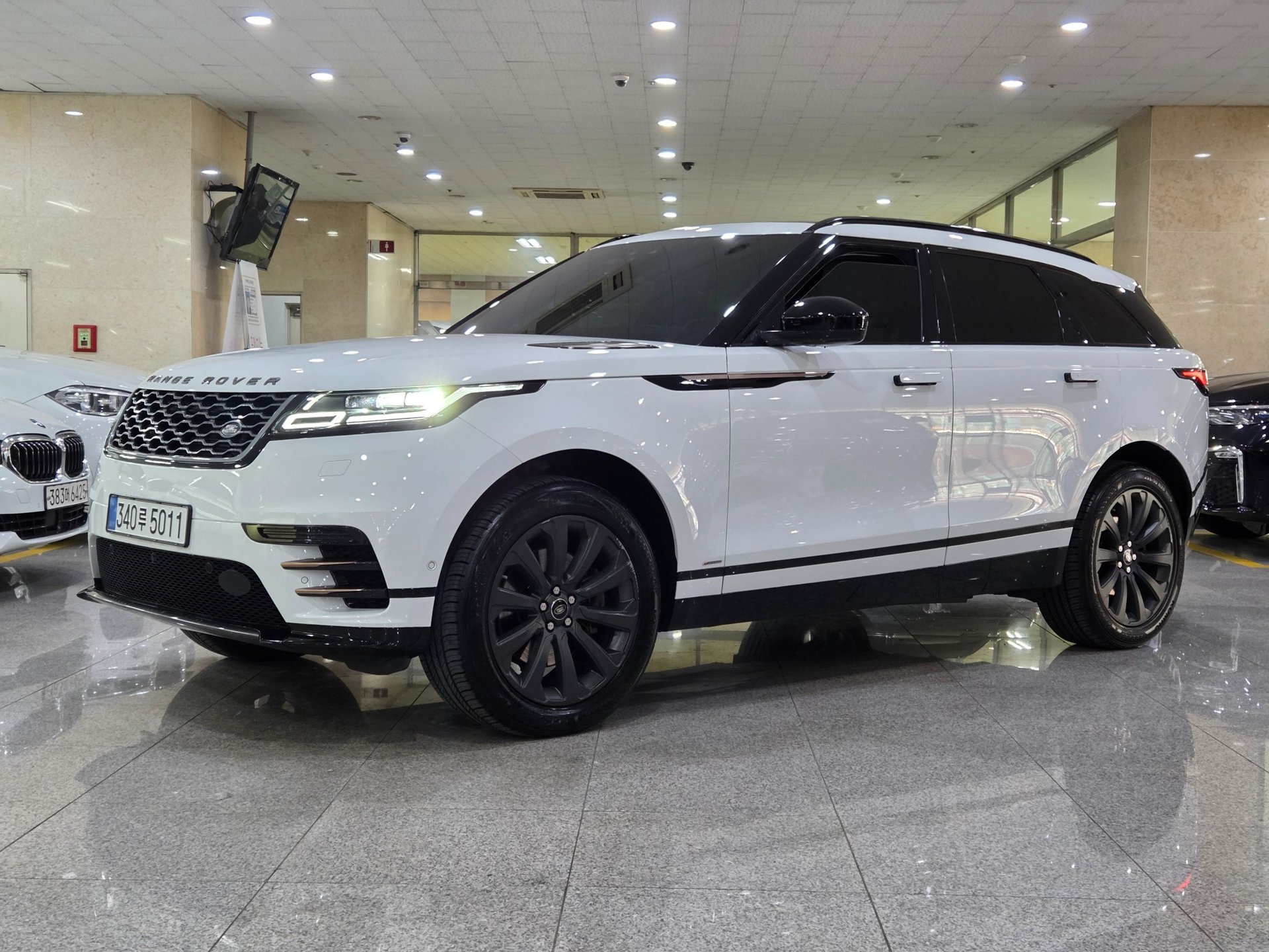 LAND ROVER RANGE ROVER VELAR - View 1