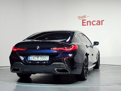 2021 BMW 8 SERIES photo 3
