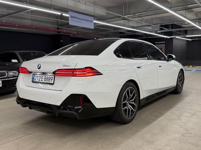 صورة 4 لـ 2025 BMW 5 SERIES