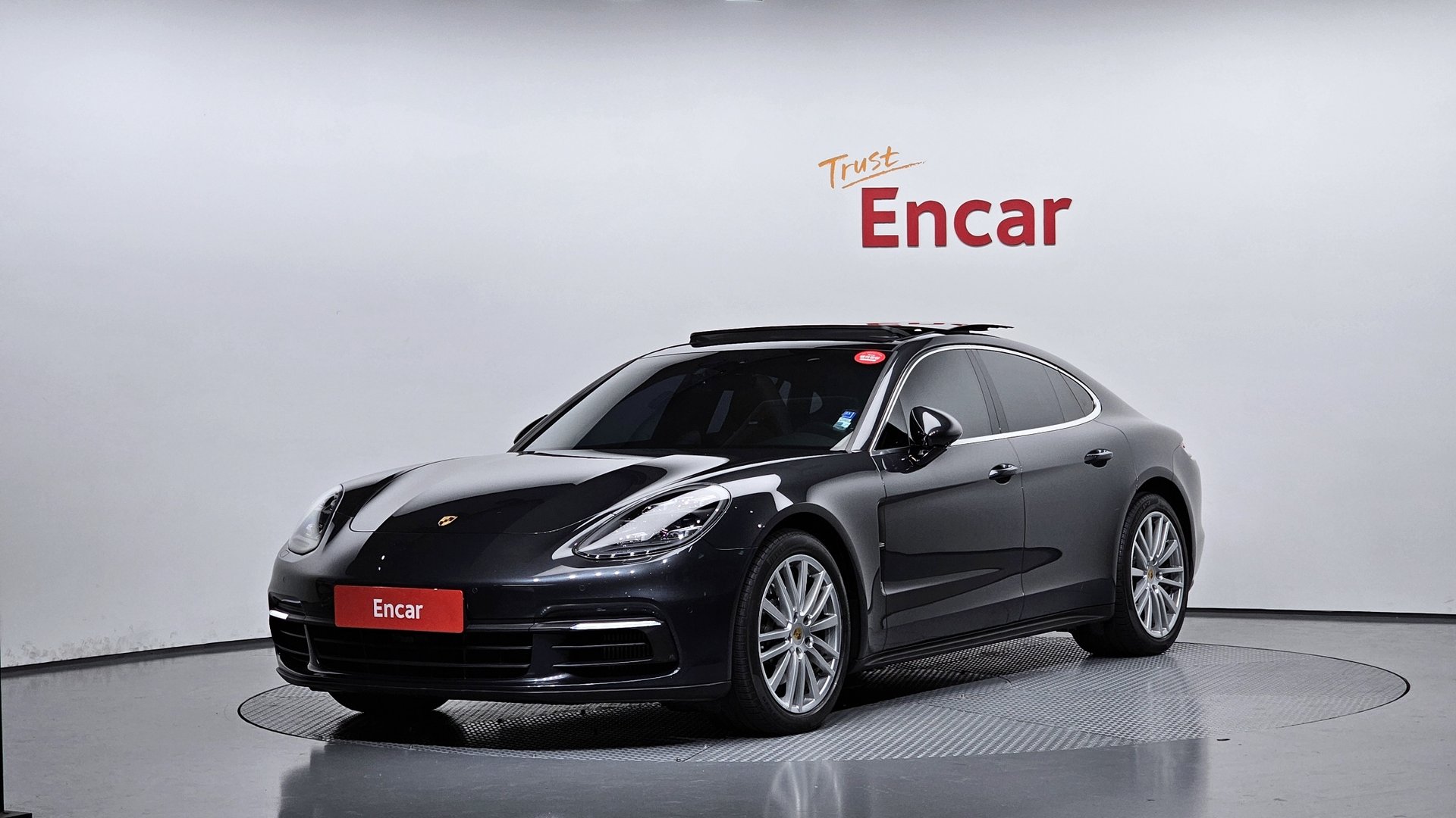 PORSCHE PANAMERA - View 1