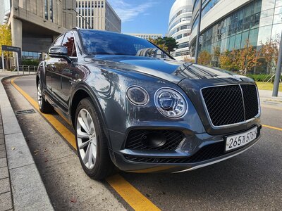 BENTLEY BENTAYGA - 4