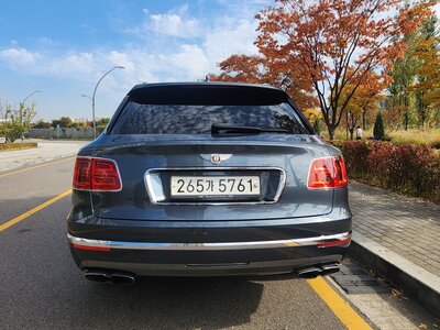BENTLEY BENTAYGA - 3